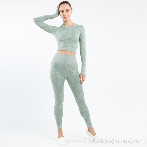 Camo Yoga لباس شلوار استرچ زنانه پوشیده است